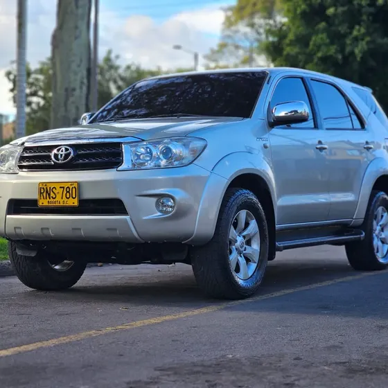 Toyota Fortuner 2011 2.7l 4x4 At