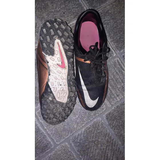 Botines Nike Phantom Fútbol 5 Hombre