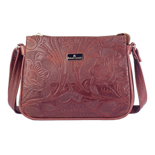 Bolsa Crossbody De Piel Para Dama Con Grabado Tipo Cincelado Color Café Diseño De La Tela Jaqueline Grabada Bolsa Crossbody De Piel Para Dama Con Grabado Tipo Cincelado Color Café Diseño De La Tela Jaqueline Grabada