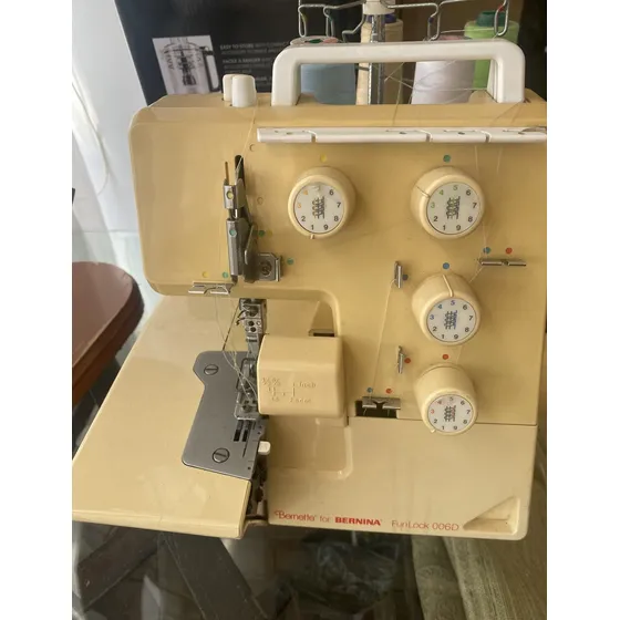 Máquina Overlock Bernette For Bernina Modelo Funlock 006d