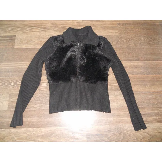 Campera Tejida Con Detalle En Piel Sintetica