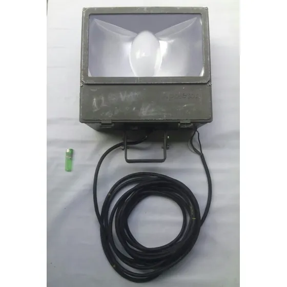 Reflector Ind./400 W. + 9 Metros De Cable