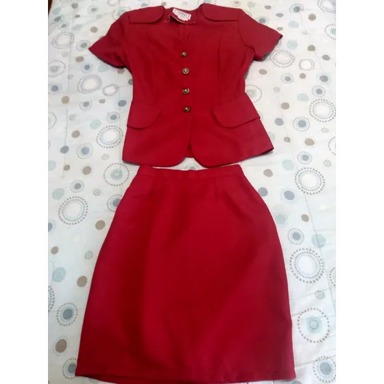 Conjunto De Dama Con Falda. Color Rojo. Talla 8.