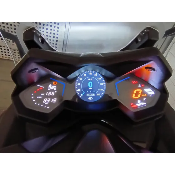 Kymco Ak 550