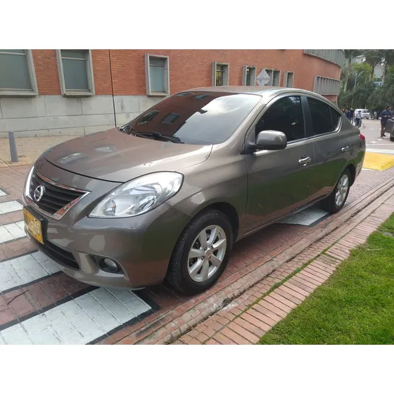 Nissan Versa 1.6 Advance