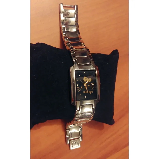 Reloj De Pulsera Original Sanrio Hello Kitty Metálico