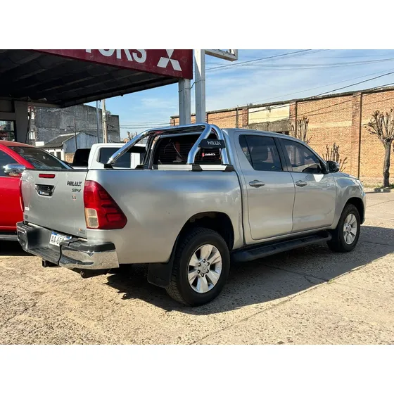 Toyota Hilux 2.8 Cd Sr 177cv 4x4