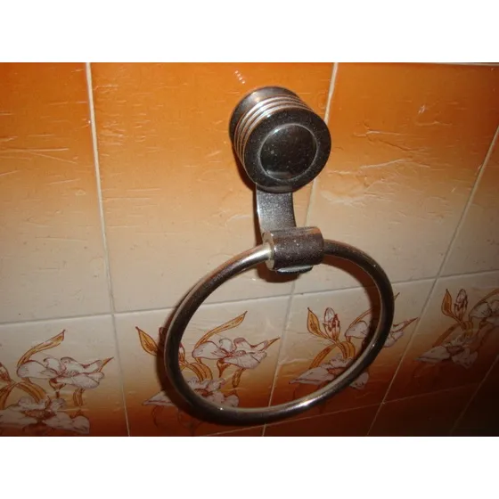 Toallera Pequeña De Baño ( Usada En Perfecto Estado )