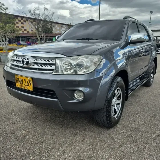 Toyota Fortuner 2011 Sr5 At 2.7 4x4