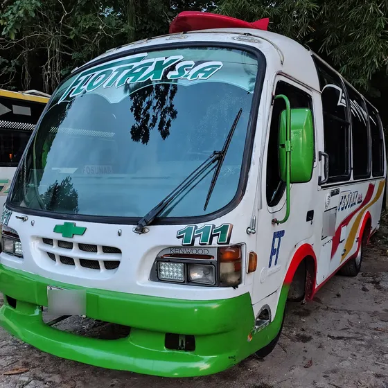 Microbus Chevrolet Nkr Con Cupo 2004