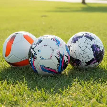 Combo 3 Pelotas De Futbol N°5 + Inflador Basico Con Pico Aleatorio
