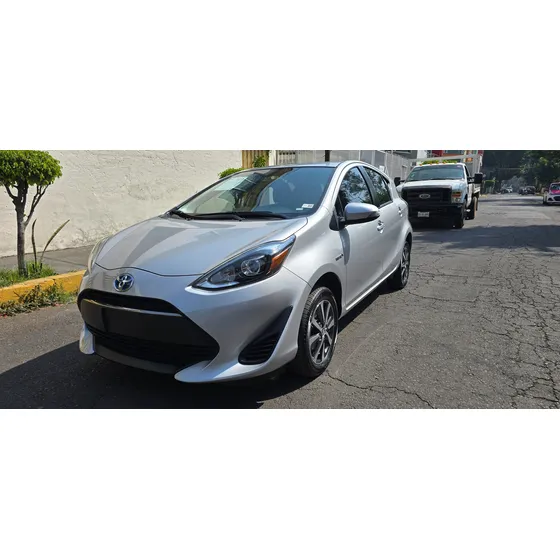 Toyota Prius 1.8 Base Cvt