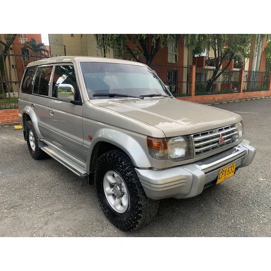Mitsubishi Montero 3.0 V13