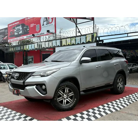 Toyota Fortuner Sw4 2.4 4x2 At Diesel