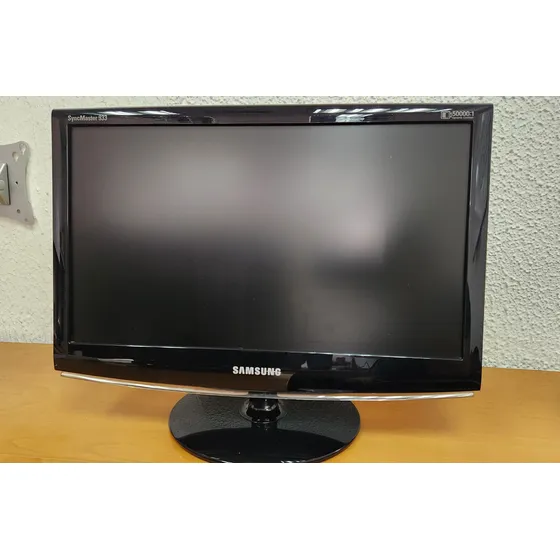 Samsung Syncmaster 933 18.5  Monitor 933sn Plus