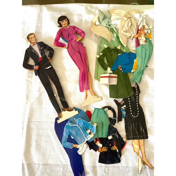 Muñeca Y Muñeco De Cartón Y Ropa De Papel