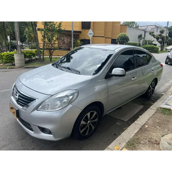 Nissan Versa 1.6 Advance