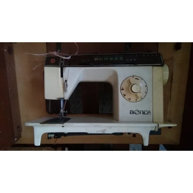 Máquina De Coser Singer Biónica Con Mesa De Madera