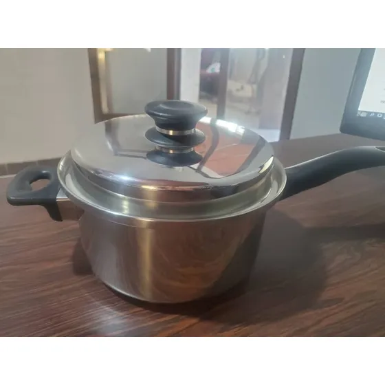 Olla De Acero Inoxidable Pequeña