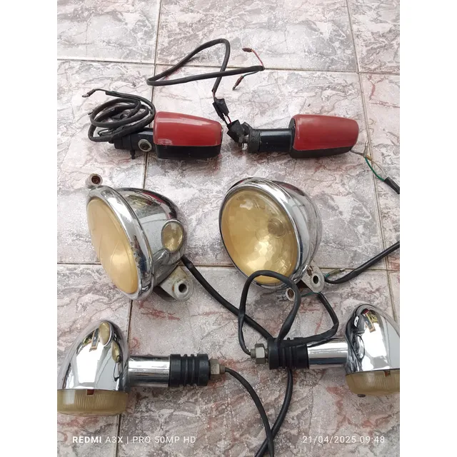 Faros Y Direccionles De Moto Um Renegade Originales