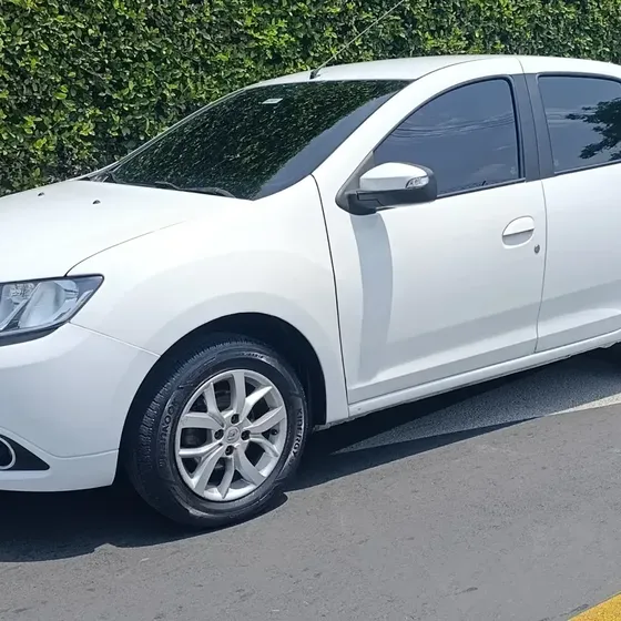 Renault Logan 2016 1.6 Privilege / Intens