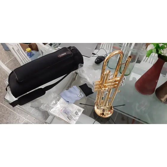 Vendo Trompeta Yamaha Dorada 