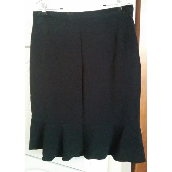 Falda Negra Talla L - 64 Cm Largo X 43 Cm Ancho