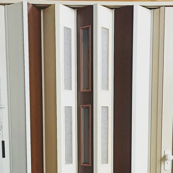 Puertas Plegables En Pvc Lisas Y Con Ventanillas 