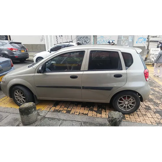 Chevrolet Aveo 1.6 Five