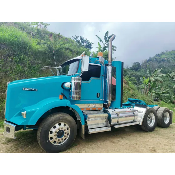 Tractocamion Kenworth T800 Modelo 2012 Color Azul Celeste,