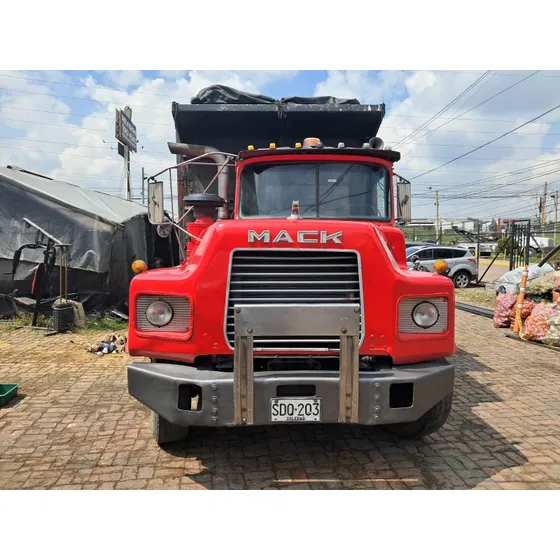 Mack Rd690s Volqueta
