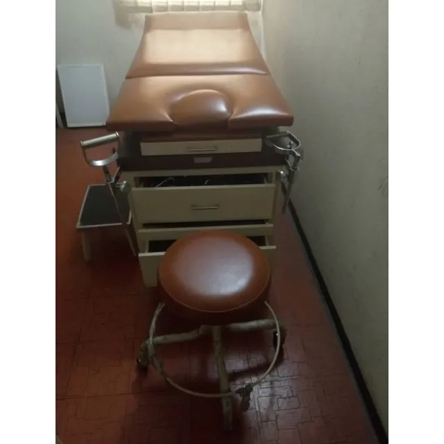 Cama Ginecológica Con Silla Tiene 3 Gavetas 500 Verdes.
