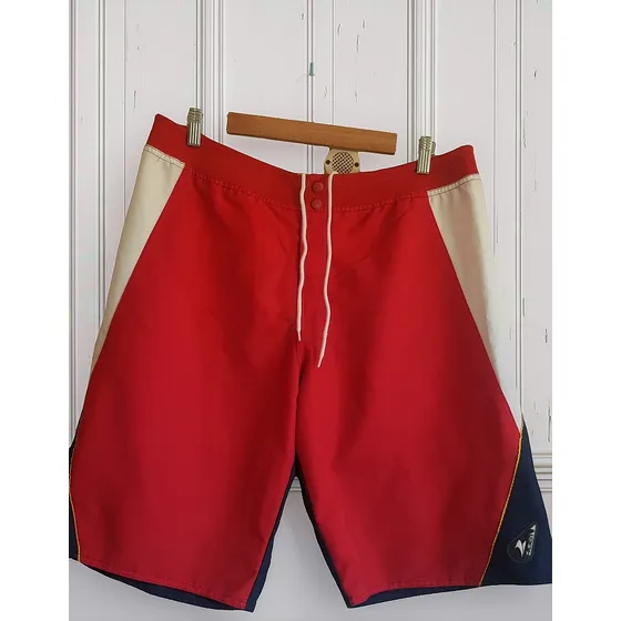 Bermuda Hombre,nueva. Roja Y Blanca.t.xl.