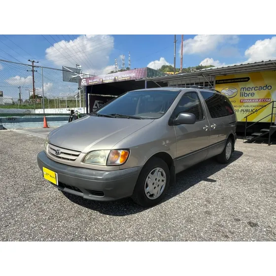 Toyota Sienna Ce