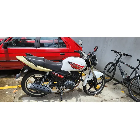 Akt Ne 125. No Tiene Soat Ni Tecno, Pero Esta Lista