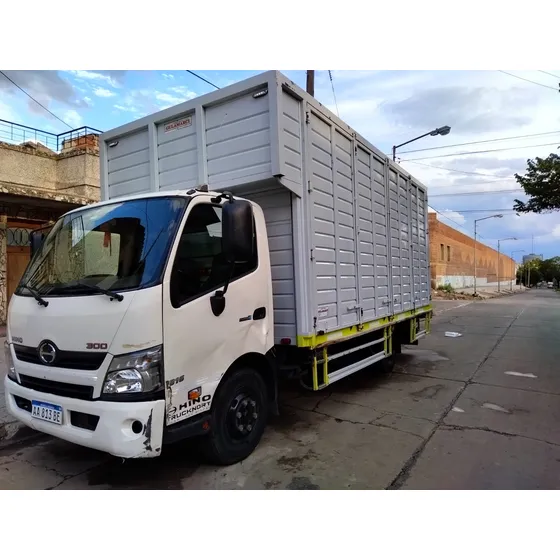 Hino 816 Serie 300 (el Camión De Toyota)