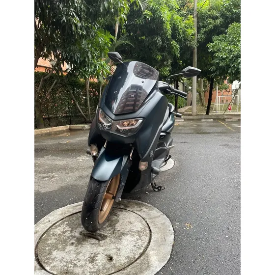Nmax-connected 155 Negro-verde