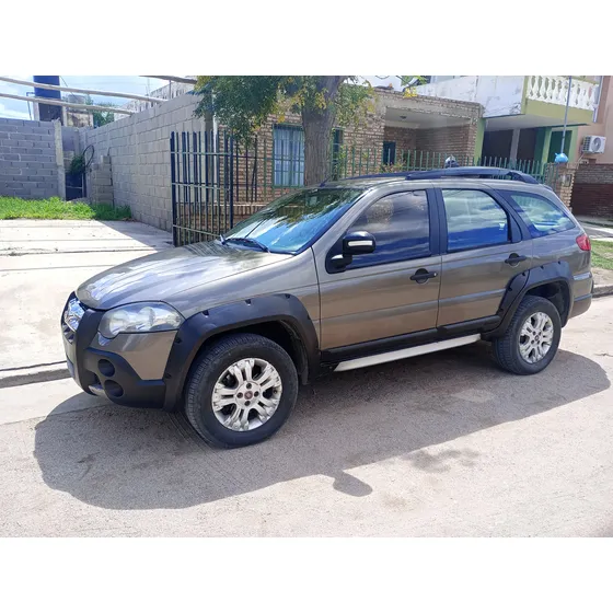 Fiat Palio 1.8 Adventure Locker