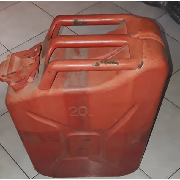 Bidón De Gasolina Metálico