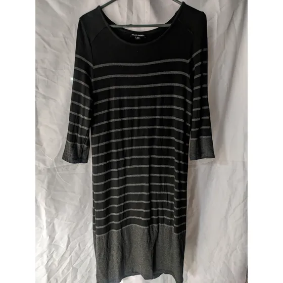 Vestido Negro Con Rayas Grises