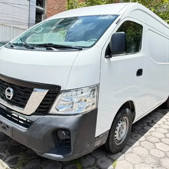 Nissan Urvan 2022 2.5 Panel Amplia Mt