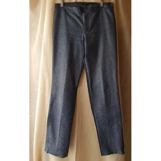 Pantalòn Jean Con Delantera Simil Piel De Vìvora Color Gris