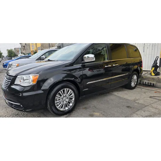 Chrysler Town & Country Limited 3.6 Quemacocos