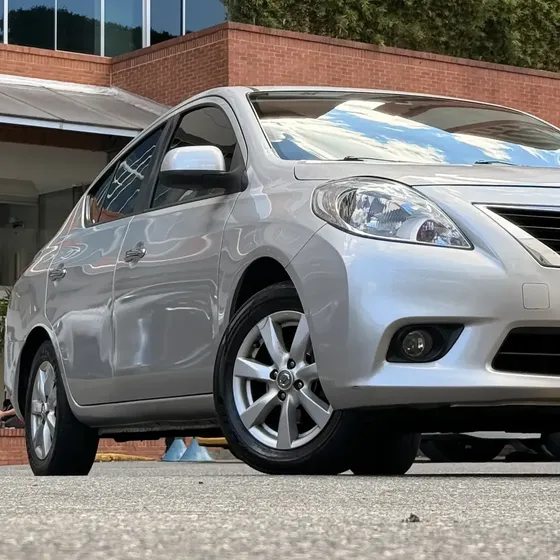 Nissan Versa 2013 1.6 Sense