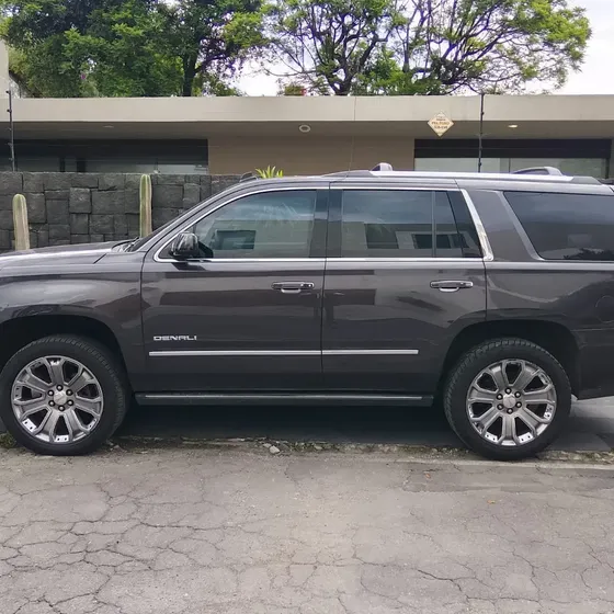 GMC Yukon 2015 6.2 Denali 8 Vel Awd Mt