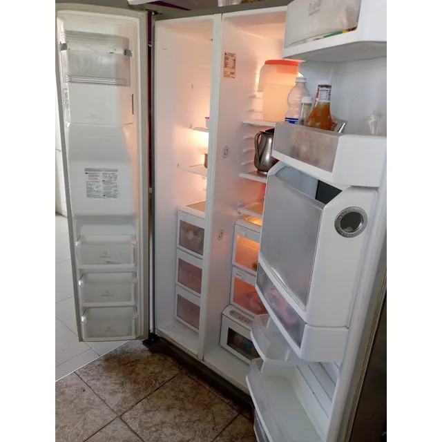 Nevera LG  Side By Side Dos Puertas Mini Bar.