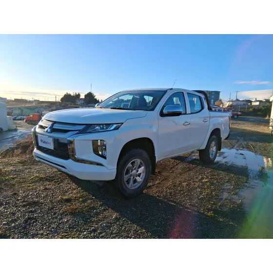 Mitsubishi L200 L200 Katana D.c 2.5 Tdi Xe At