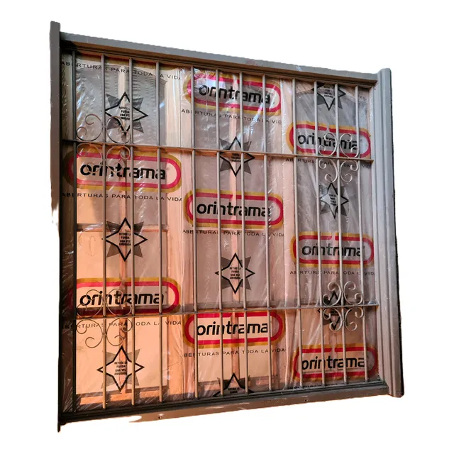 Ventana Y Persiana De Cedro Con Marco De Chapa Y Rejas