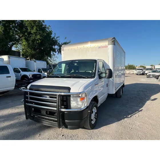Ford E-350 Cutaway