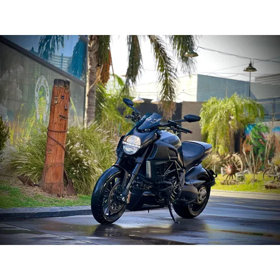 Ducati Diavel 2014 Dark 1200, Equipada Y Con Solo 8.300 Km !